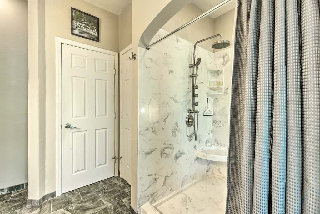 6 Mi to Branson Strip! Dog-Friendly Golf Condo