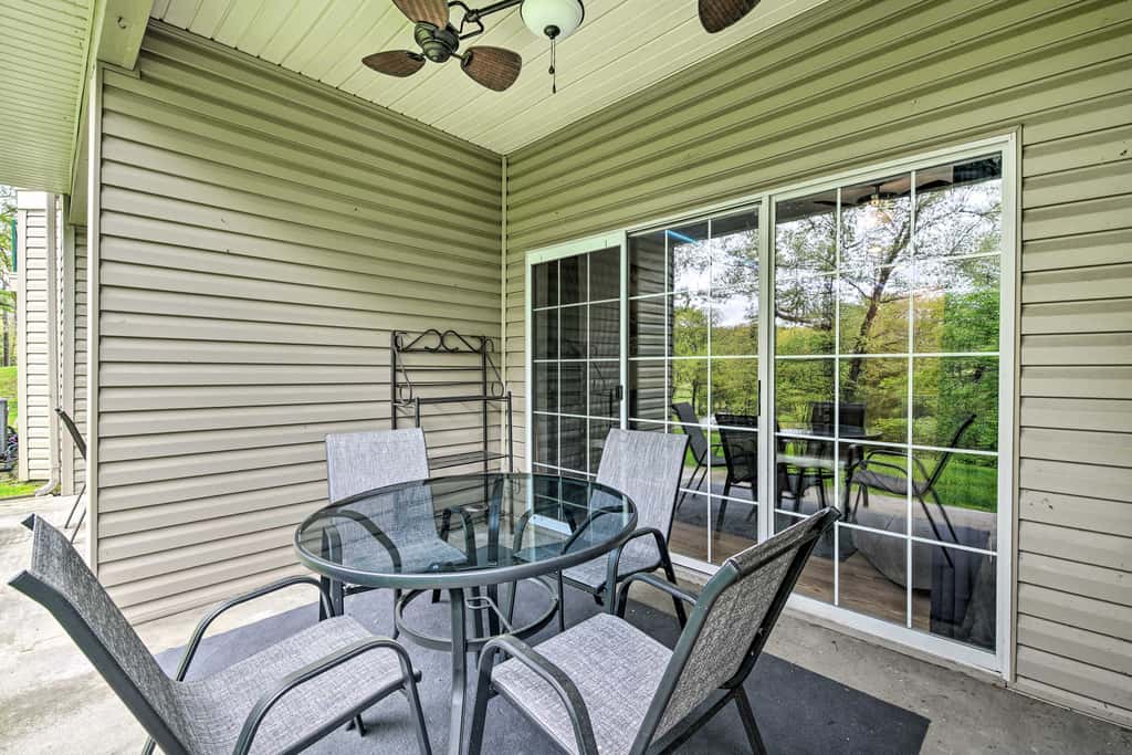 6 Mi to Branson Strip! Dog-Friendly Golf Condo