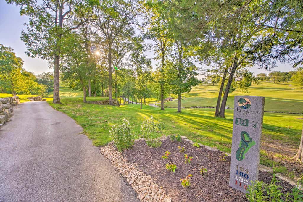 6 Mi to Branson Strip! Dog-Friendly Golf Condo