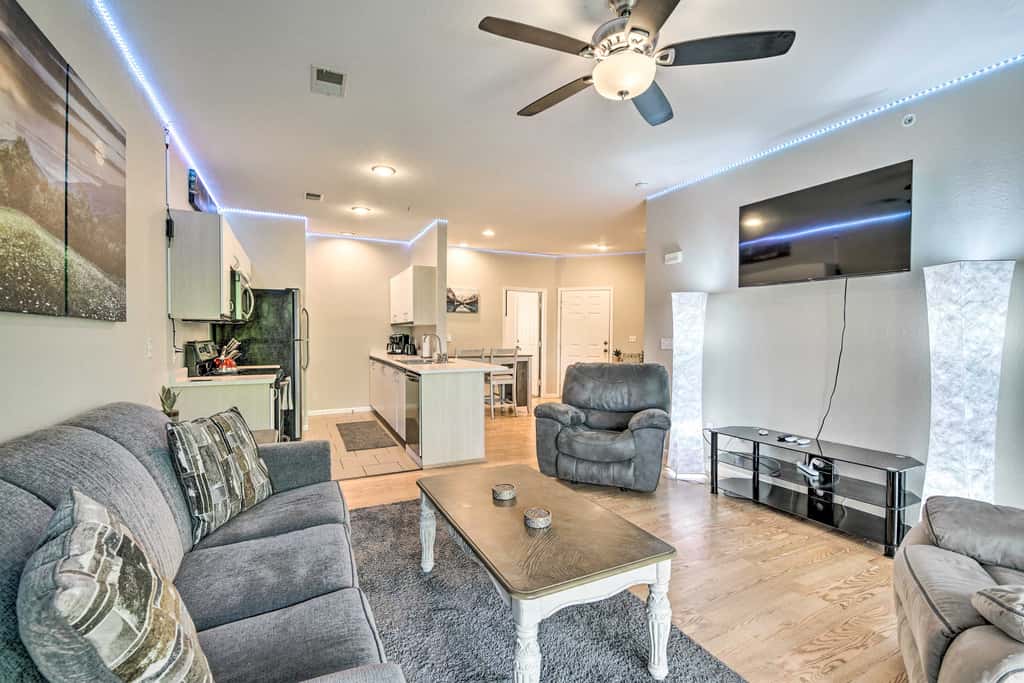 6 Mi to Branson Strip! Dog-Friendly Golf Condo