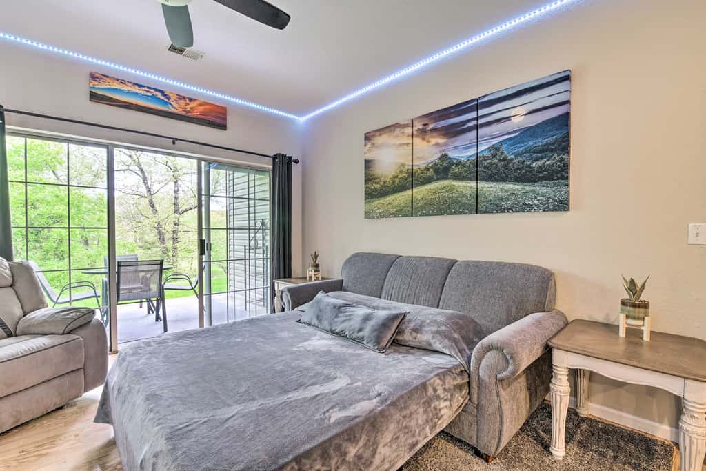 6 Mi to Branson Strip! Dog-Friendly Golf Condo