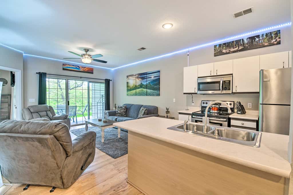 6 Mi to Branson Strip! Dog-Friendly Golf Condo