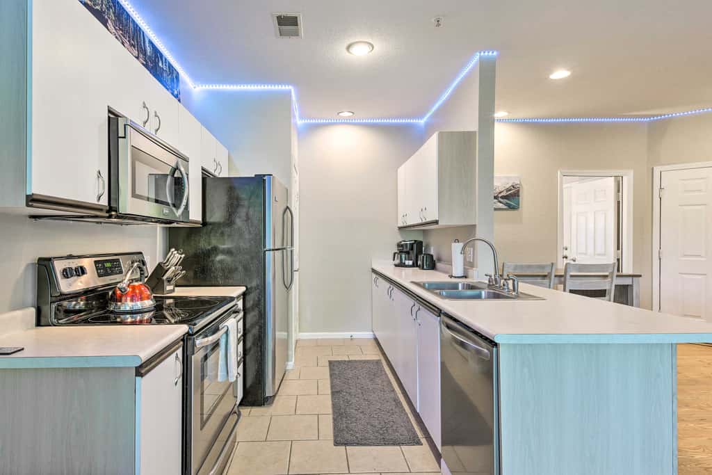6 Mi to Branson Strip! Dog-Friendly Golf Condo