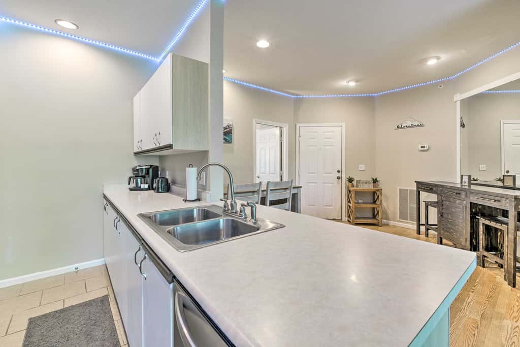6 Mi to Branson Strip! Dog-Friendly Golf Condo