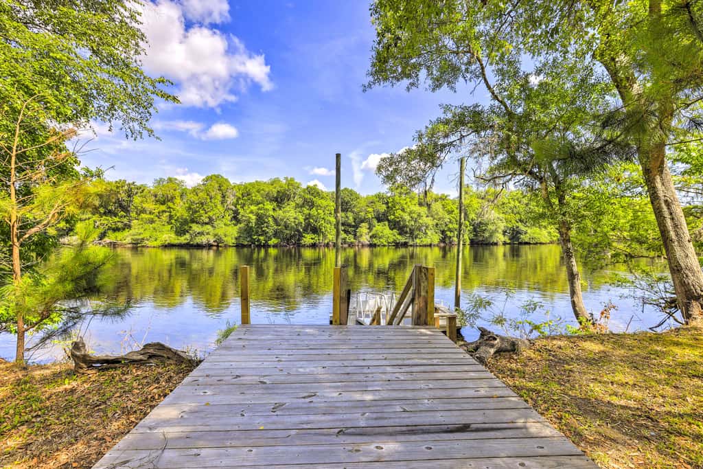 Charming Abode w/ Dock on the Suwannee River