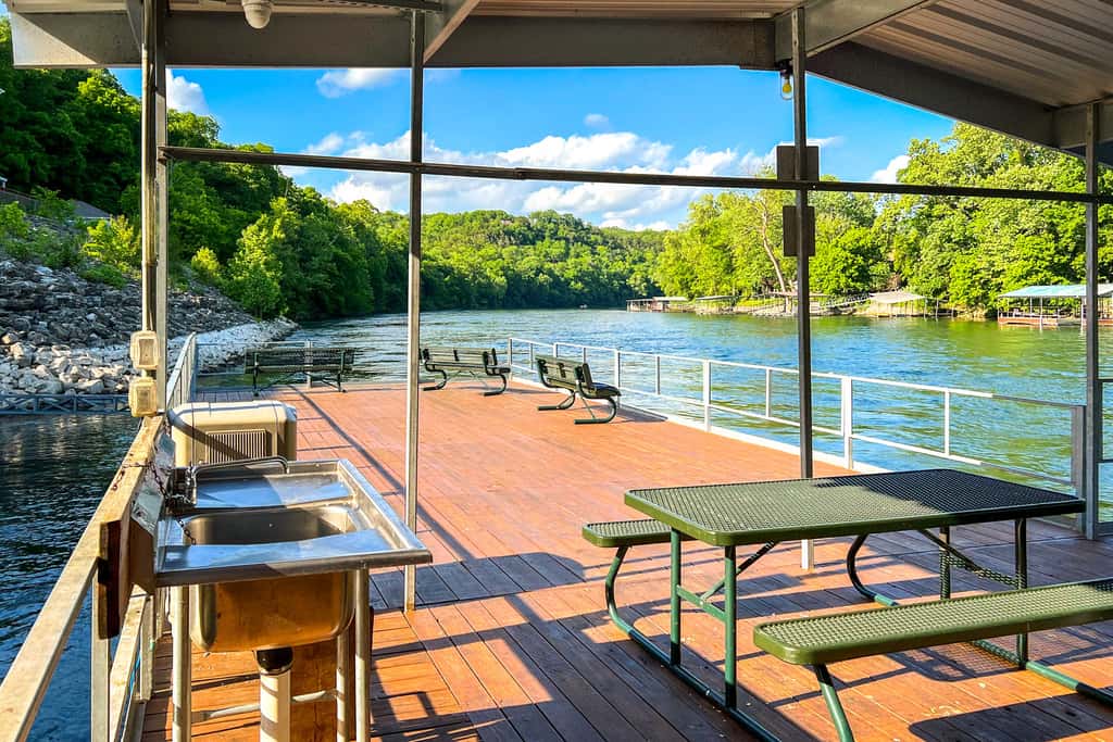 5 Mi to The Strip! Lake Taneycomo Family Condo