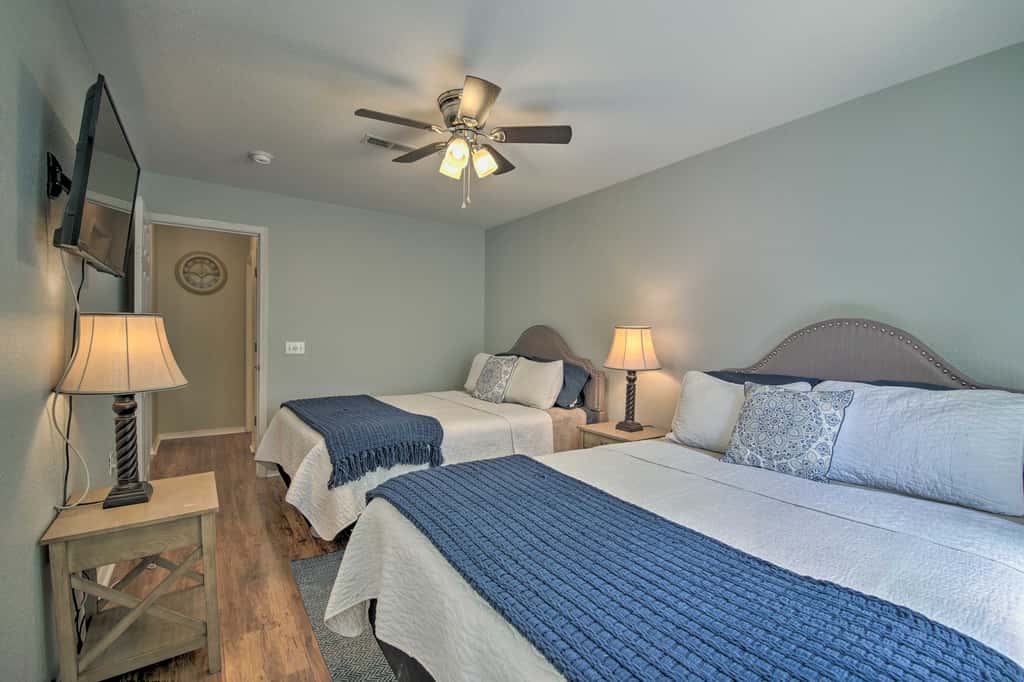 Bright Ozarks Condo w/ Balcony & Lake Views!