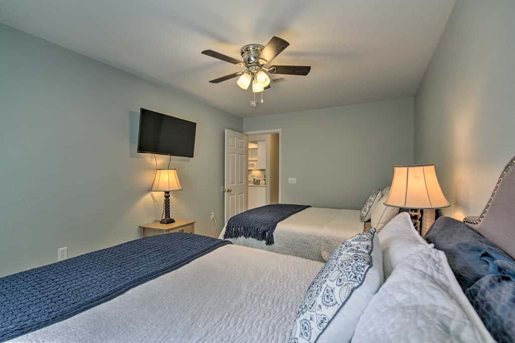 Bright Ozarks Condo w/ Balcony & Lake Views!