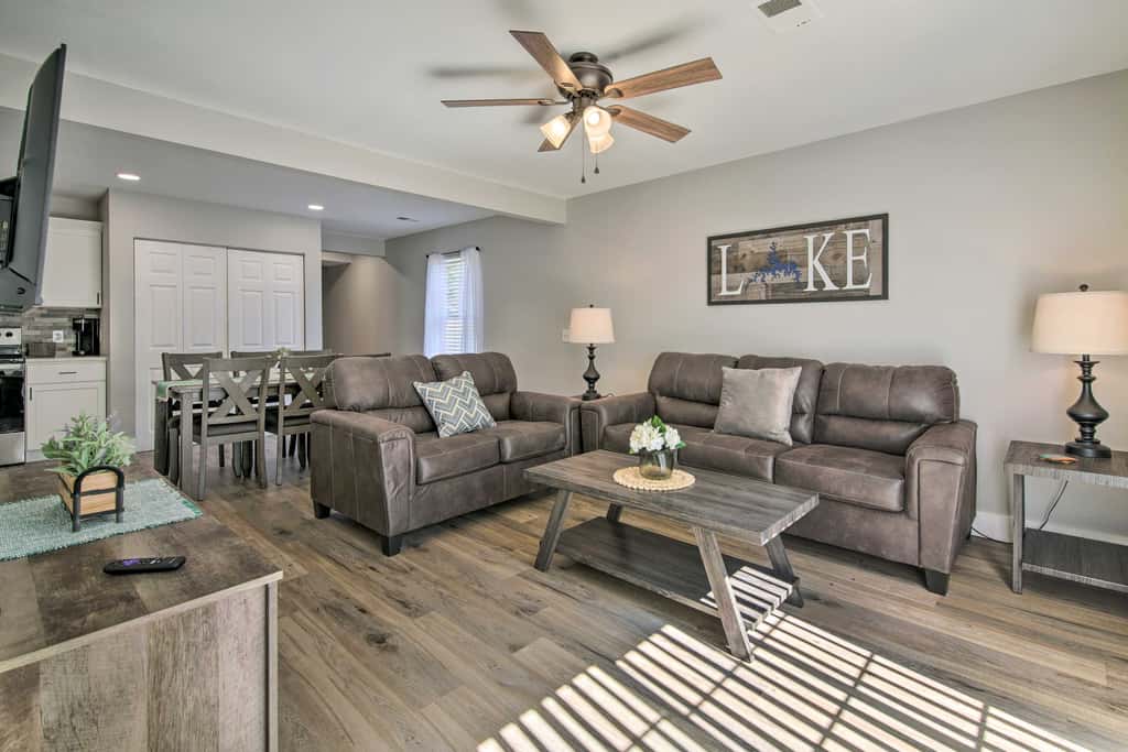 Chic Townhome ~ 6 Mi to Talking Rocks Cavern!