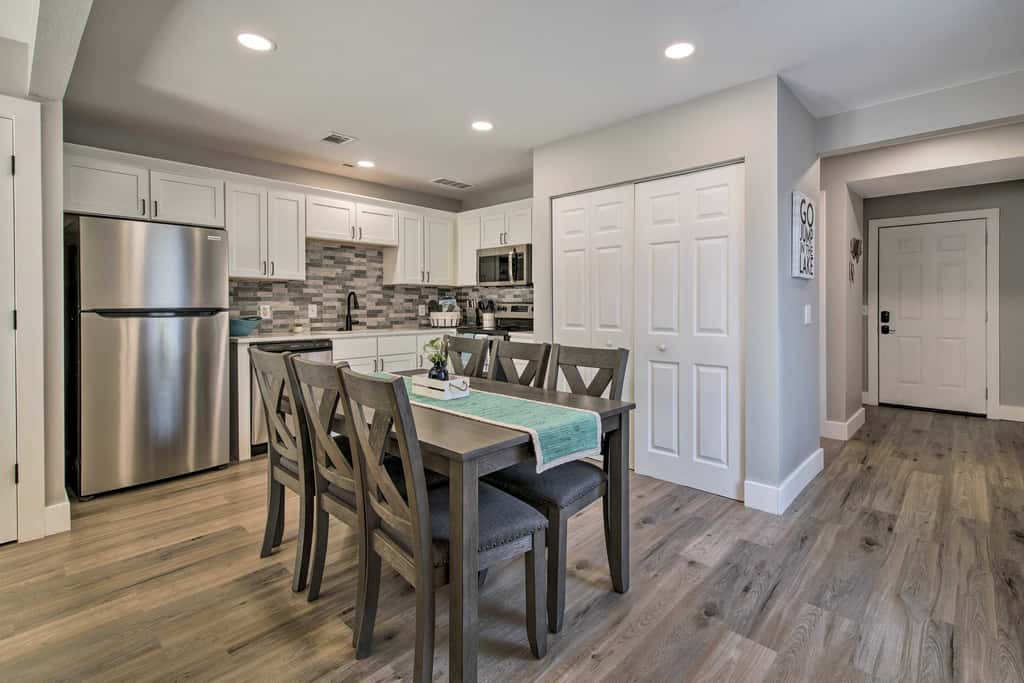 Chic Townhome ~ 6 Mi to Talking Rocks Cavern!