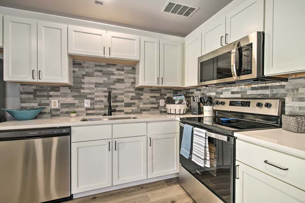 Chic Townhome ~ 6 Mi to Talking Rocks Cavern!