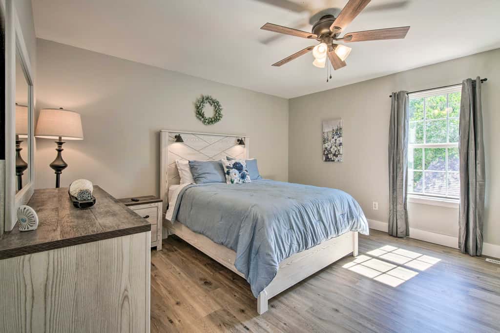 Chic Townhome ~ 6 Mi to Talking Rocks Cavern!