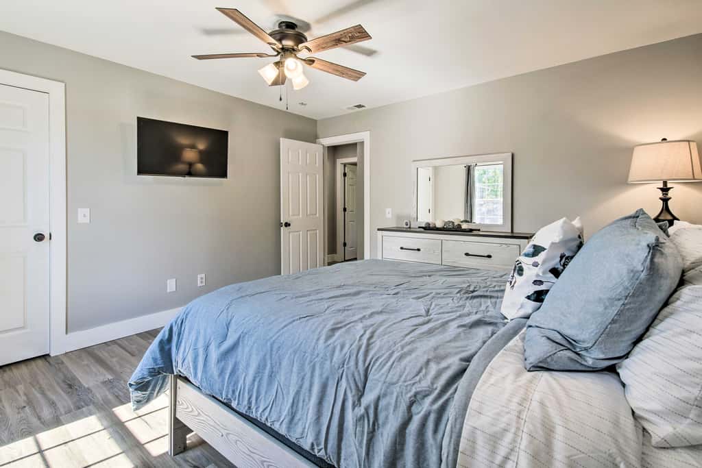 Chic Townhome ~ 6 Mi to Talking Rocks Cavern!