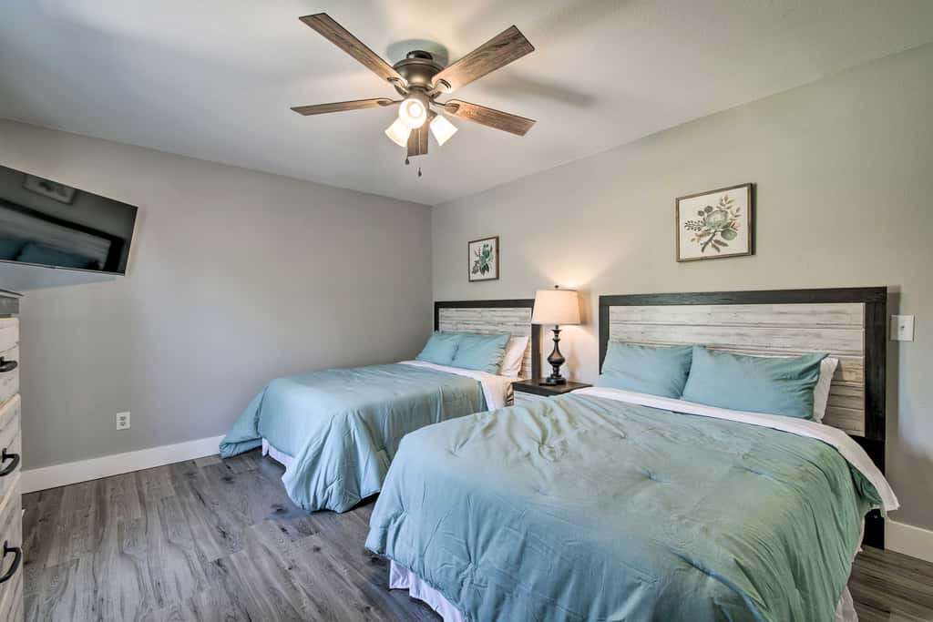Chic Townhome ~ 6 Mi to Talking Rocks Cavern!