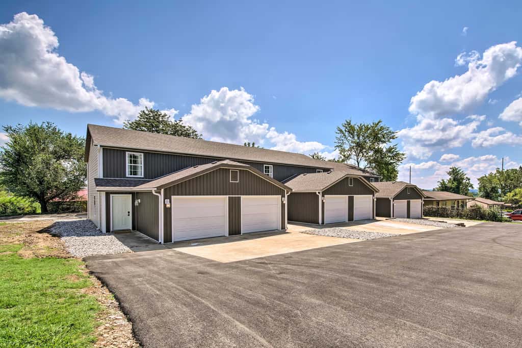 Chic Townhome ~ 6 Mi to Talking Rocks Cavern!
