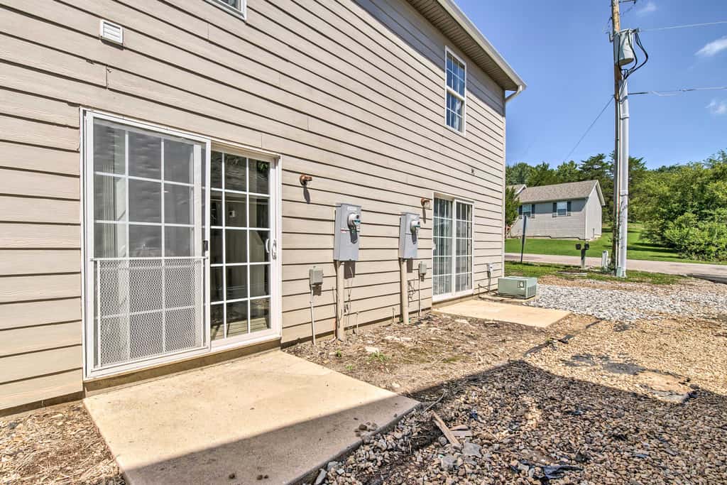 Chic Townhome ~ 6 Mi to Talking Rocks Cavern!