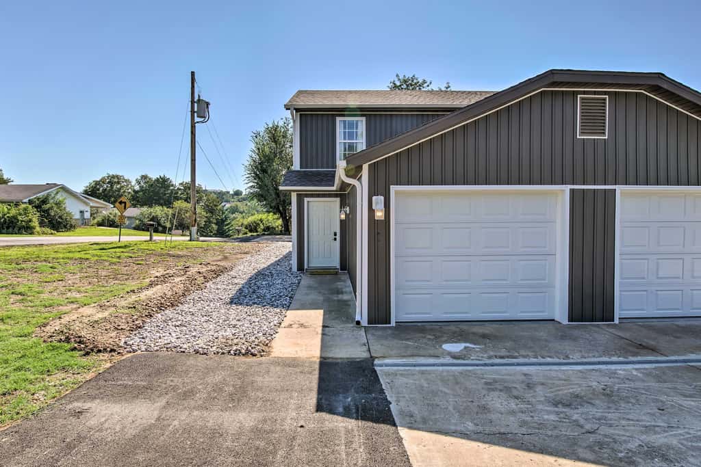 Chic Townhome ~ 6 Mi to Talking Rocks Cavern!