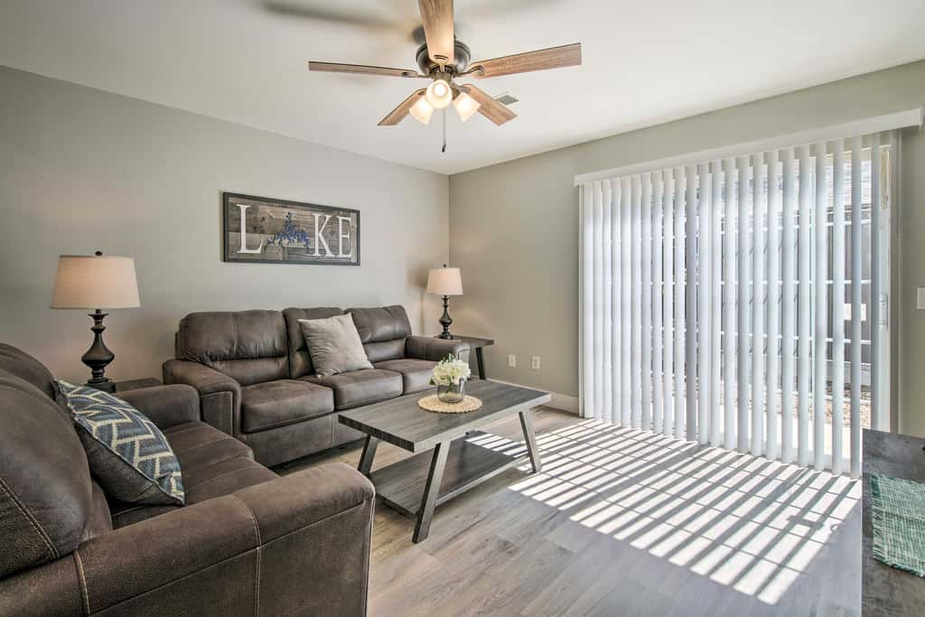 Chic Townhome ~ 6 Mi to Talking Rocks Cavern!