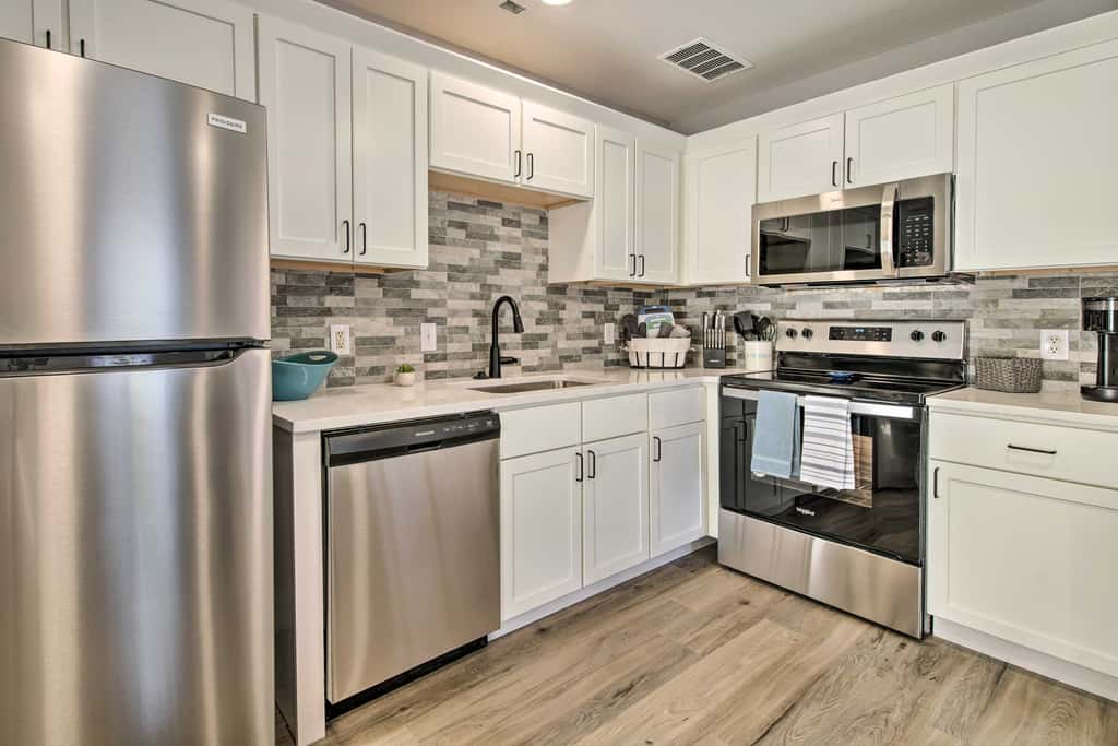 Chic Townhome ~ 6 Mi to Talking Rocks Cavern!