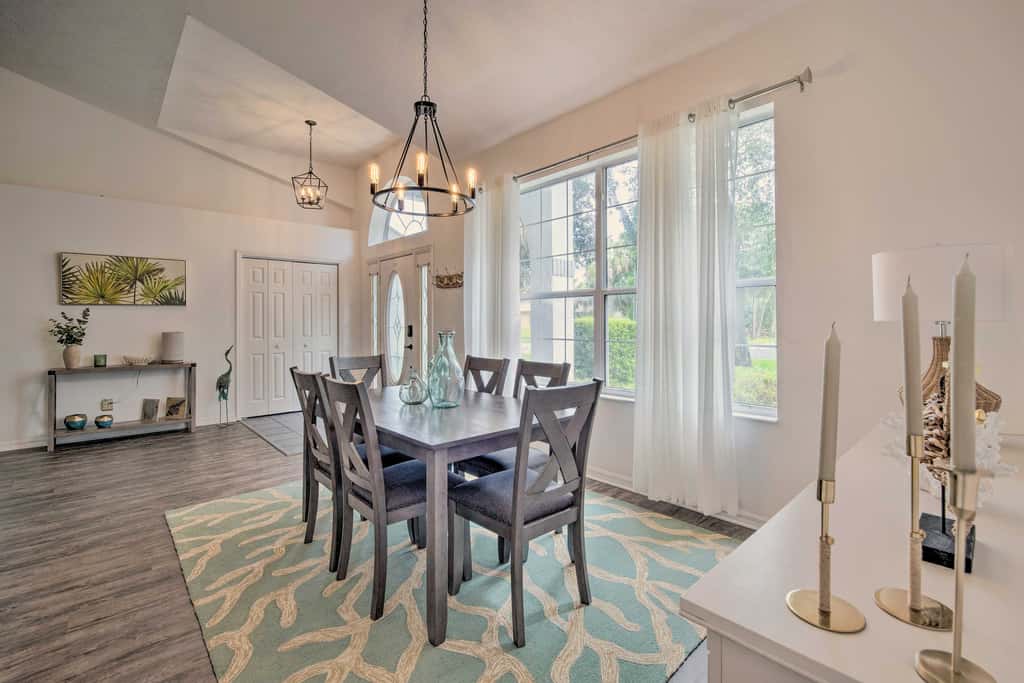 Crystal River Gem Near Three Sisters Springs!