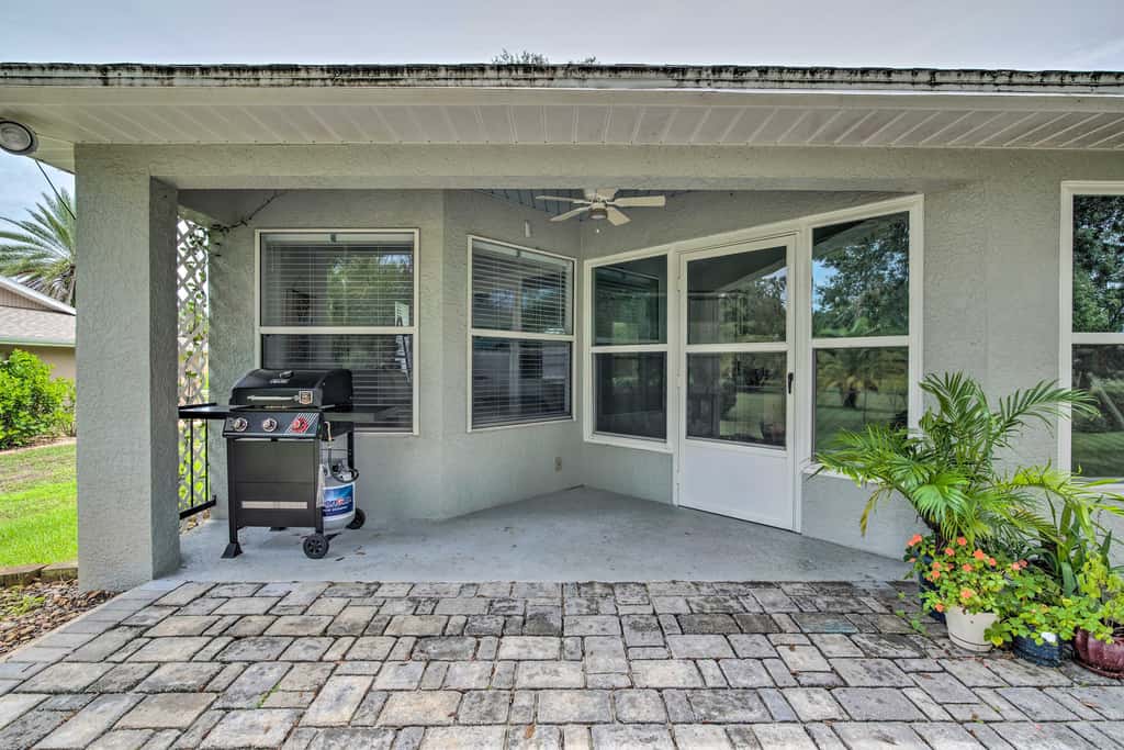 Crystal River Gem Near Three Sisters Springs!