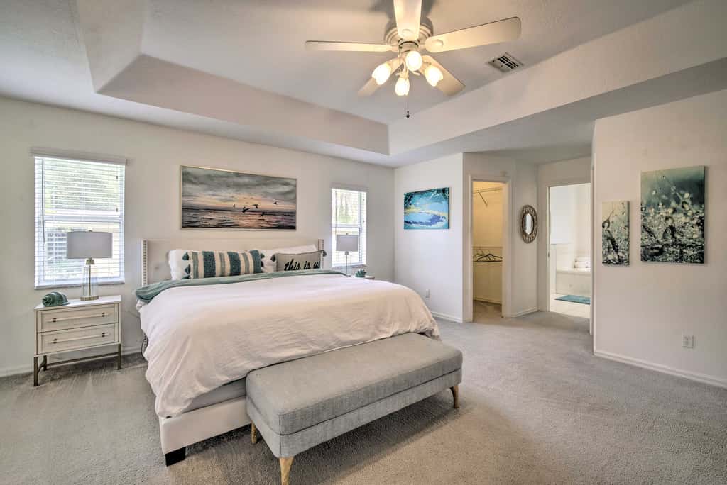 Crystal River Gem Near Three Sisters Springs!