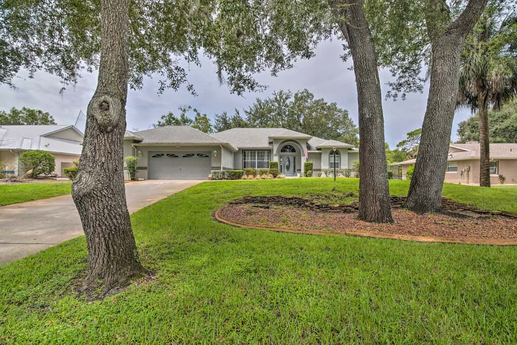 Crystal River Gem Near Three Sisters Springs!