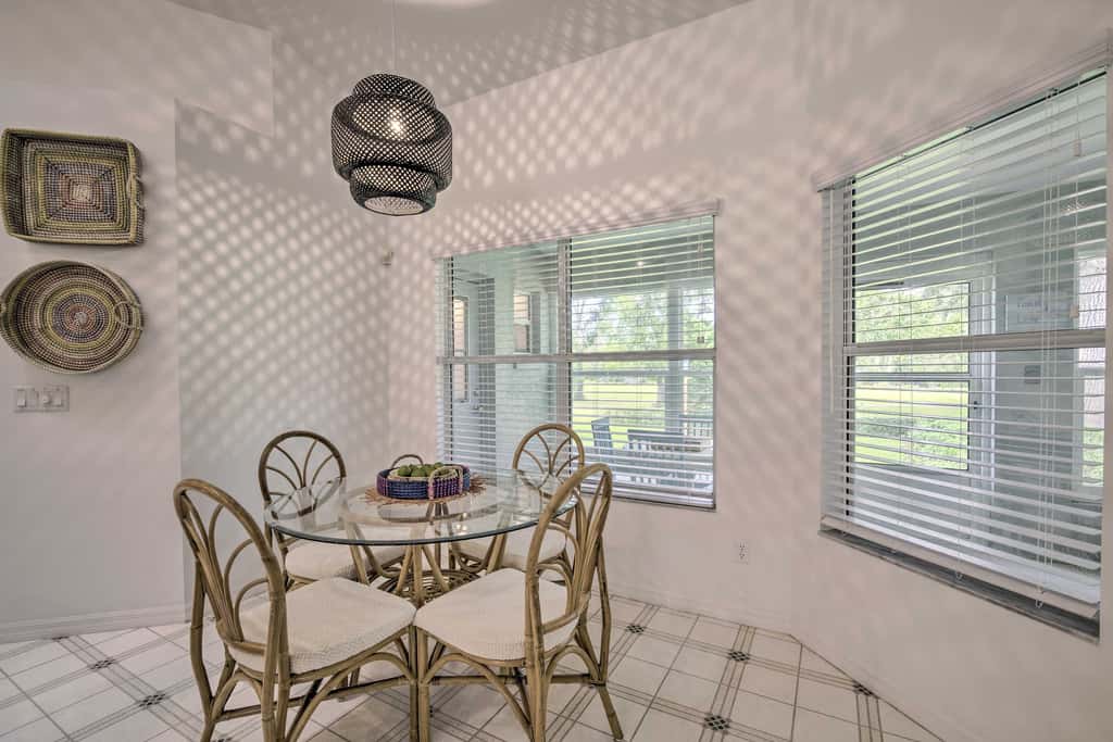Crystal River Gem Near Three Sisters Springs!