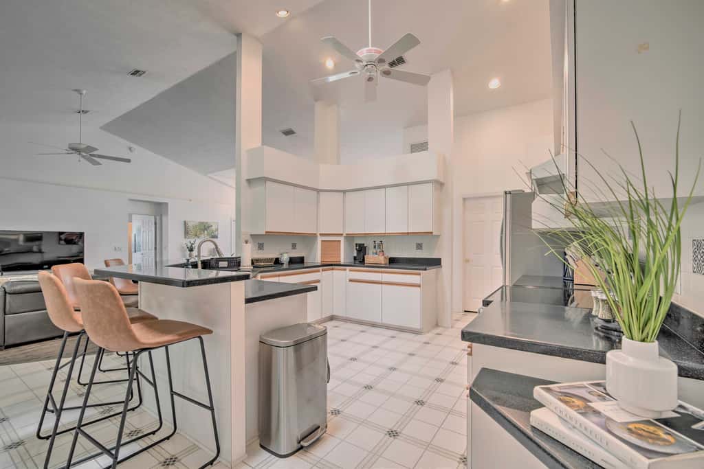 Crystal River Gem Near Three Sisters Springs!