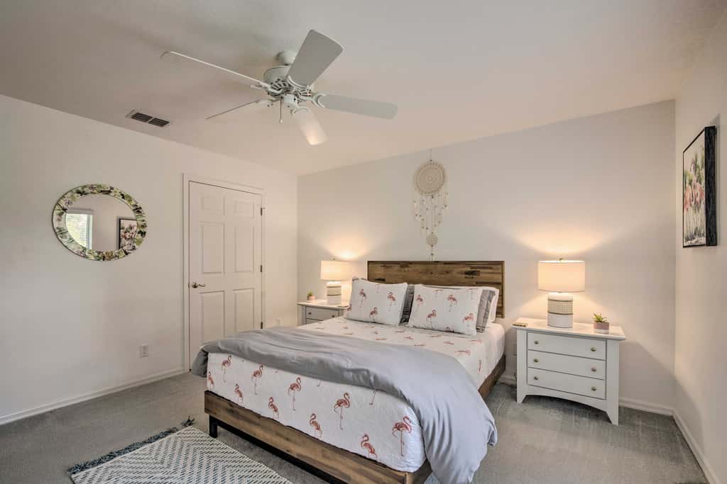 Crystal River Gem Near Three Sisters Springs!