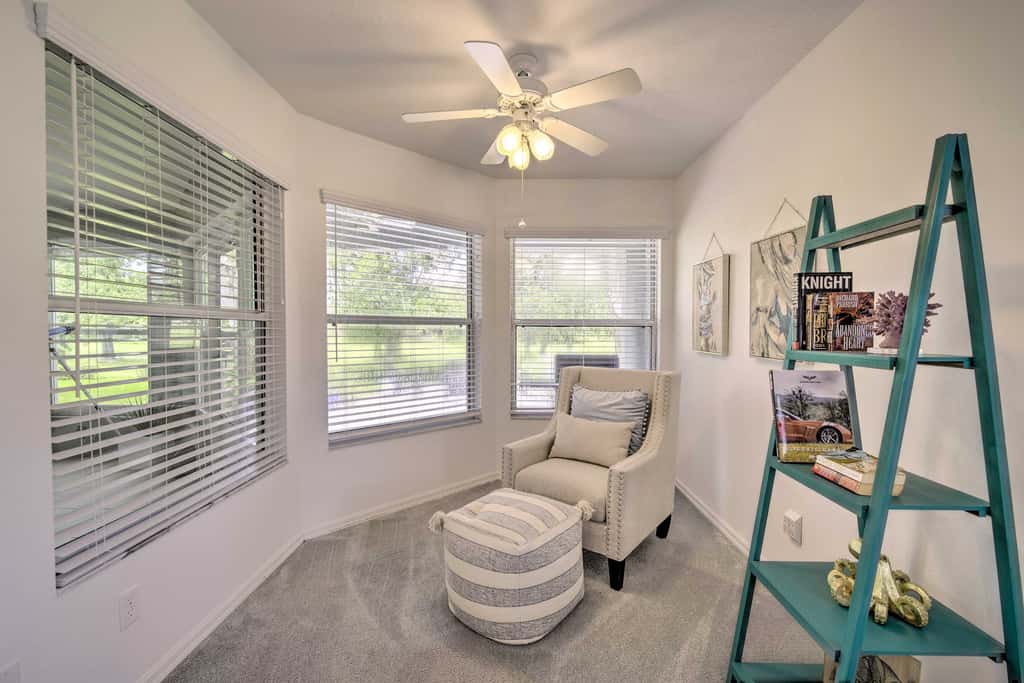 Crystal River Gem Near Three Sisters Springs!