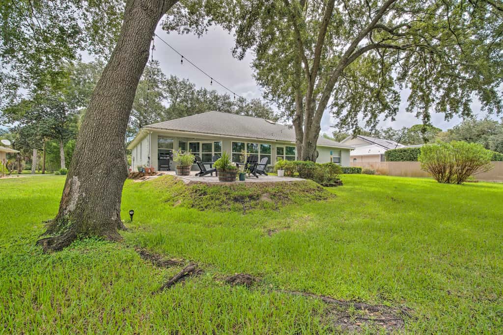 Crystal River Gem Near Three Sisters Springs!