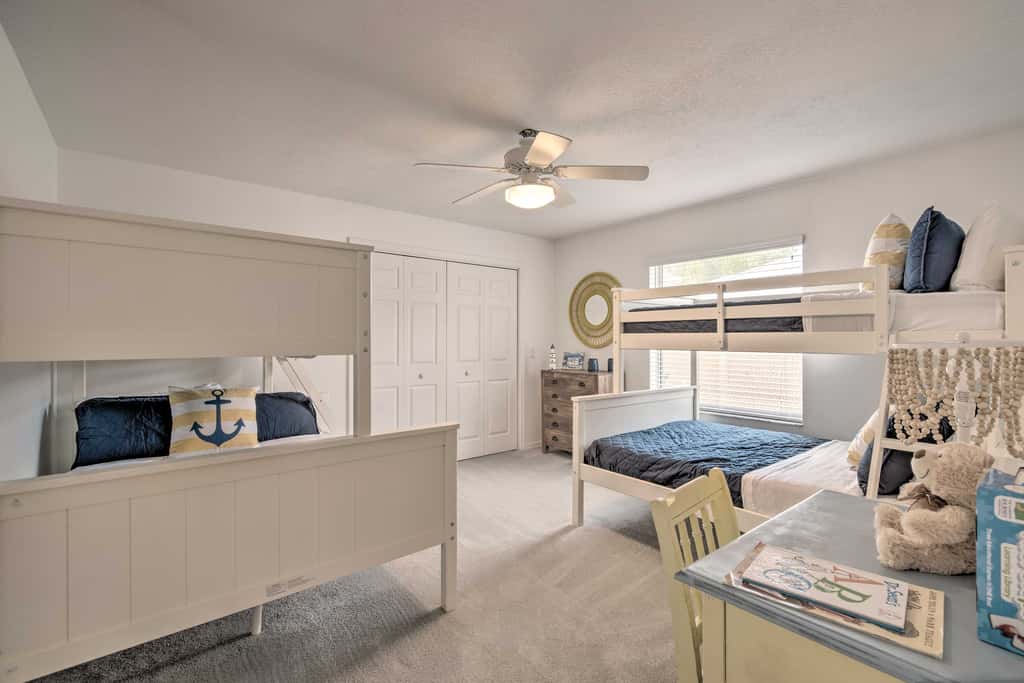 Crystal River Gem Near Three Sisters Springs!