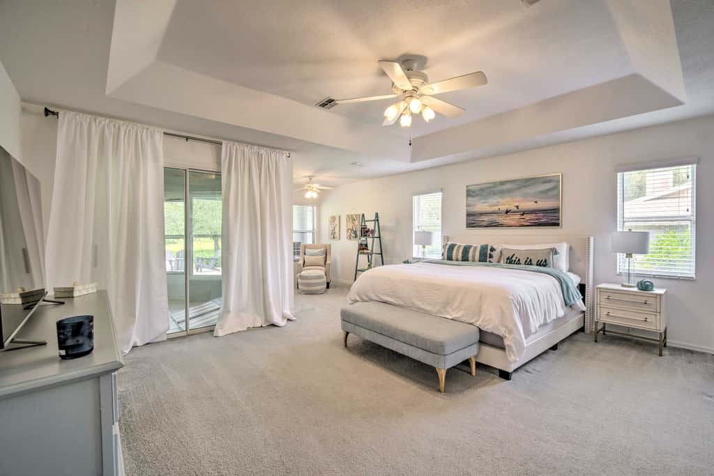 Crystal River Gem Near Three Sisters Springs!