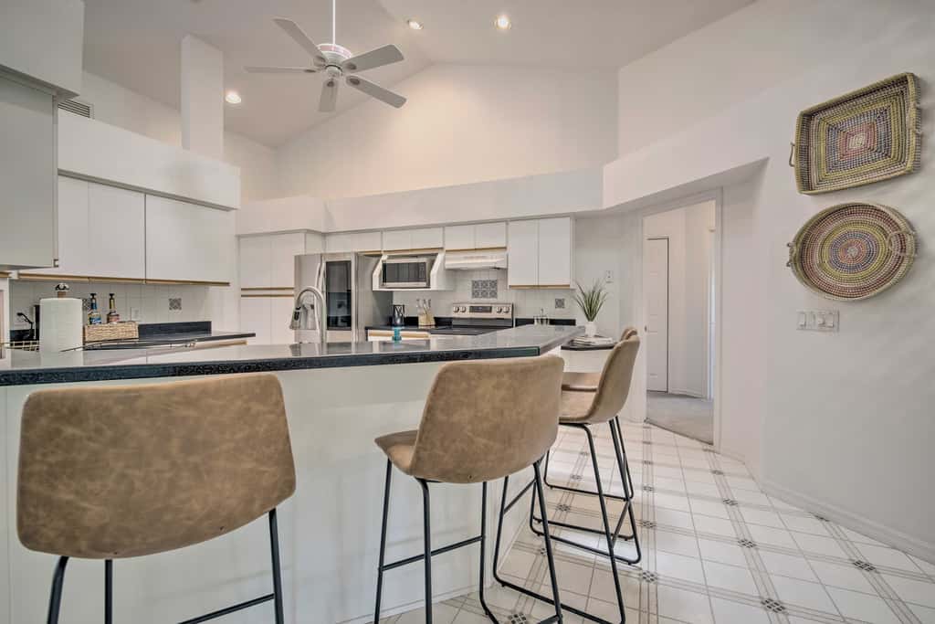 Crystal River Gem Near Three Sisters Springs!