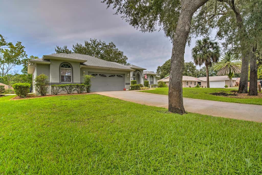 Crystal River Gem Near Three Sisters Springs!