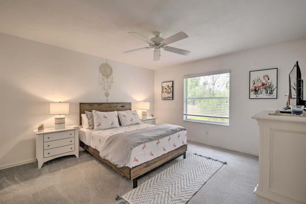 Crystal River Gem Near Three Sisters Springs!