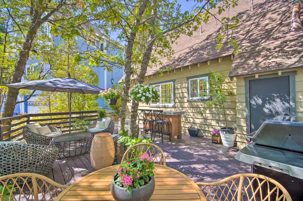 Chic Lake House w/ Furnished Deck & Hot Tub!