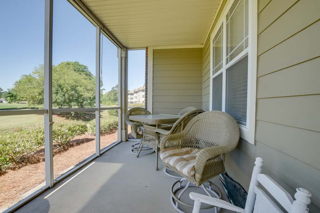 Calabash Condo w/ Patio + Golf Course Views!