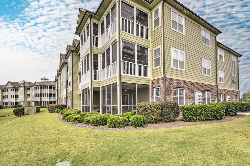 Calabash Condo w/ Patio + Golf Course Views!
