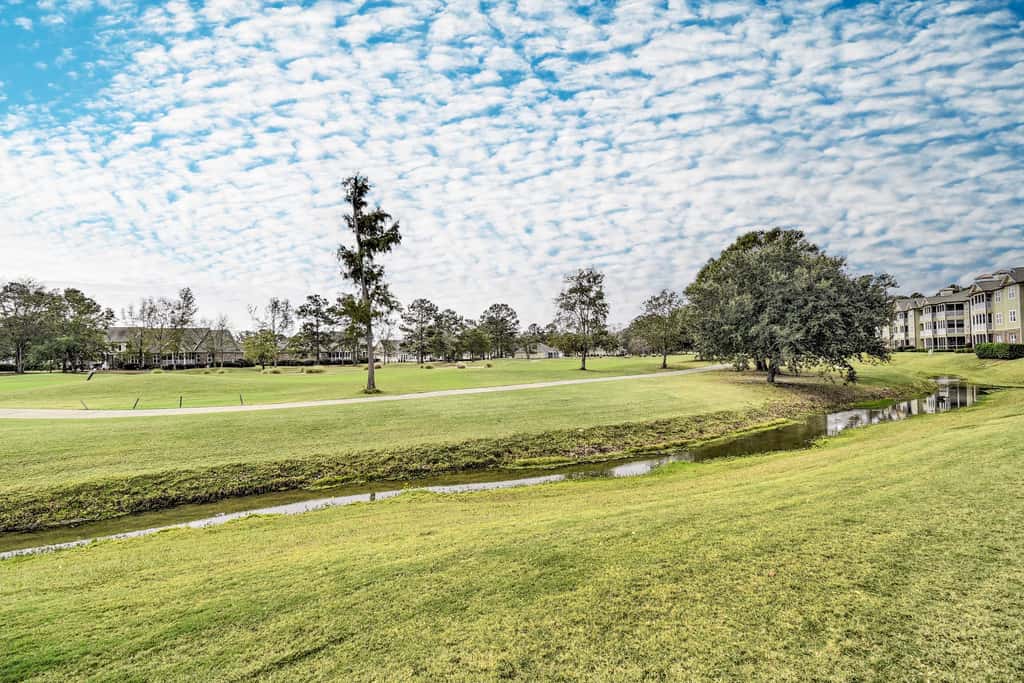 Calabash Condo w/ Patio + Golf Course Views!
