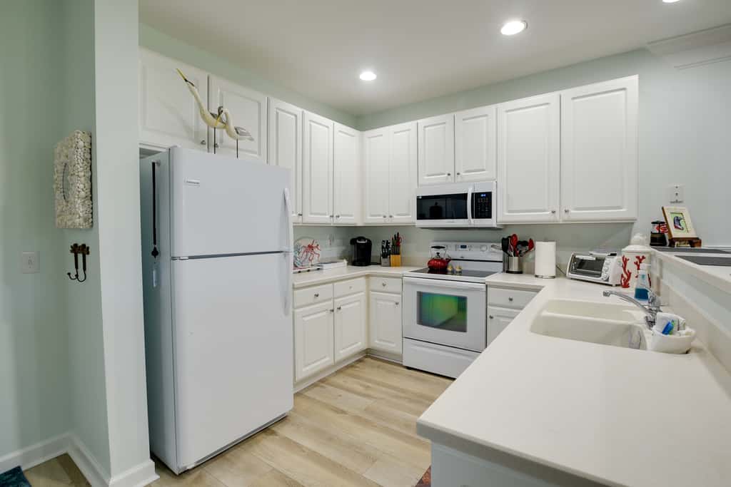 Calabash Condo w/ Patio + Golf Course Views!