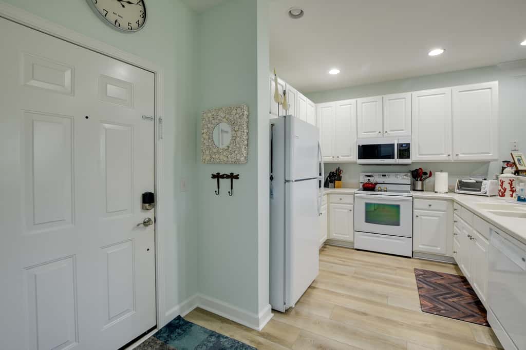 Calabash Condo w/ Patio + Golf Course Views!