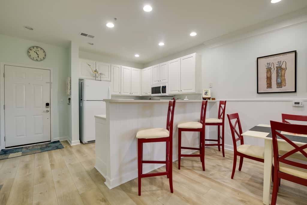 Calabash Condo w/ Patio + Golf Course Views!