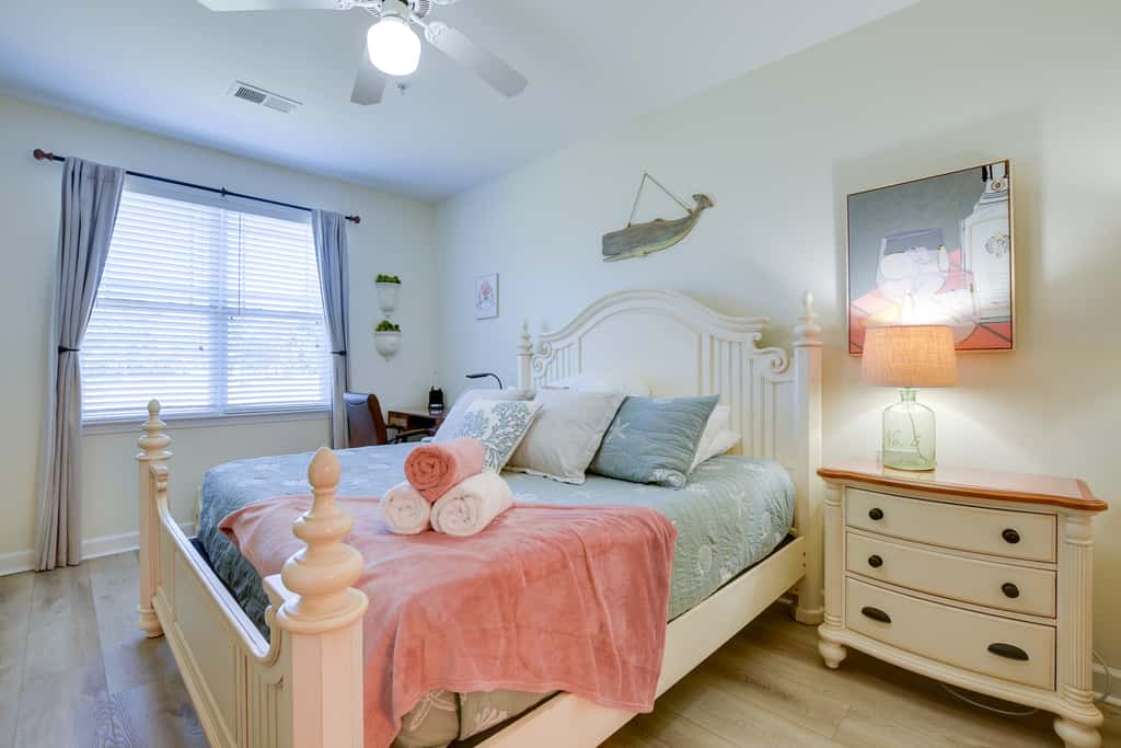 Calabash Condo w/ Patio + Golf Course Views!