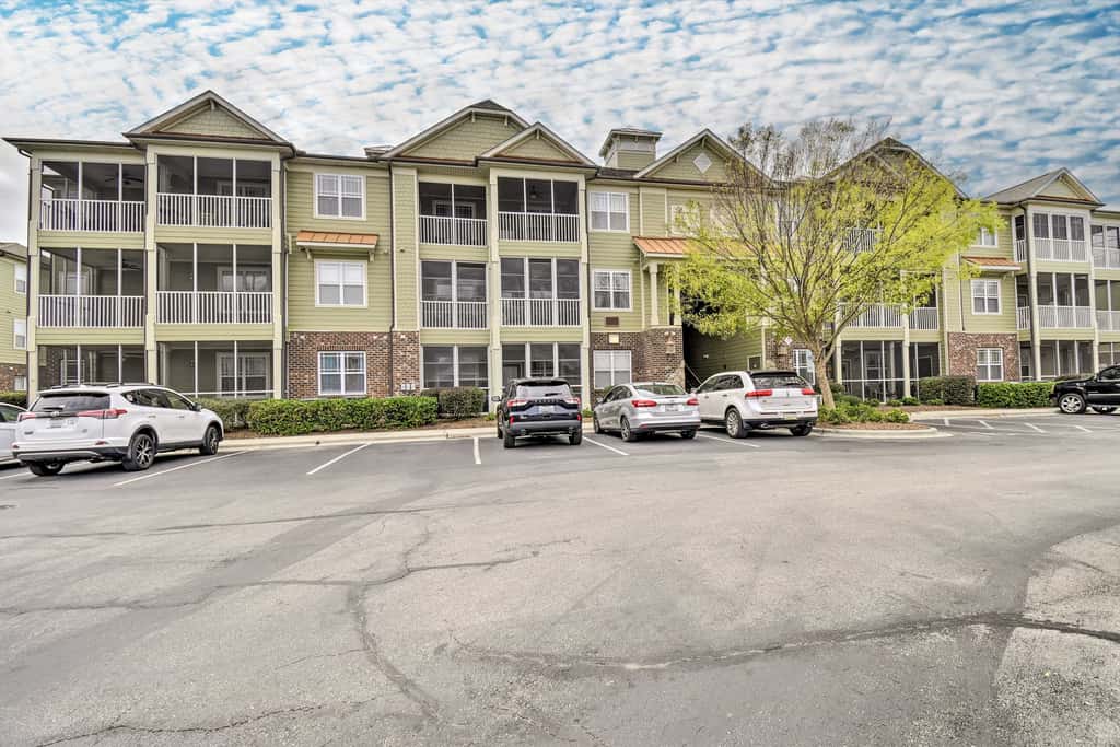 Calabash Condo w/ Patio + Golf Course Views!