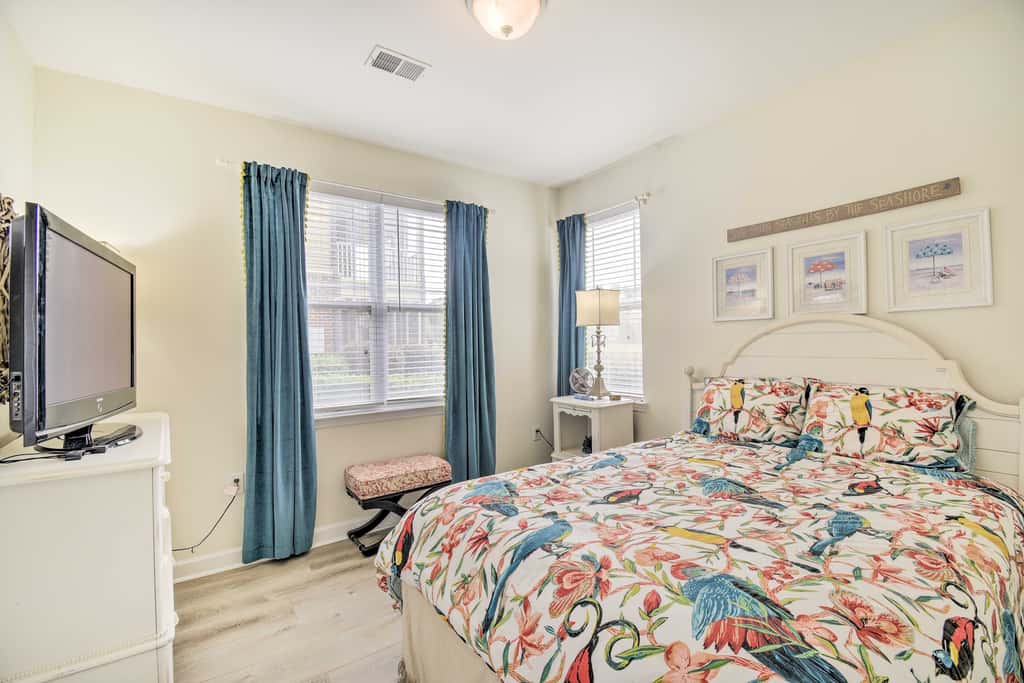 Calabash Condo w/ Patio + Golf Course Views!