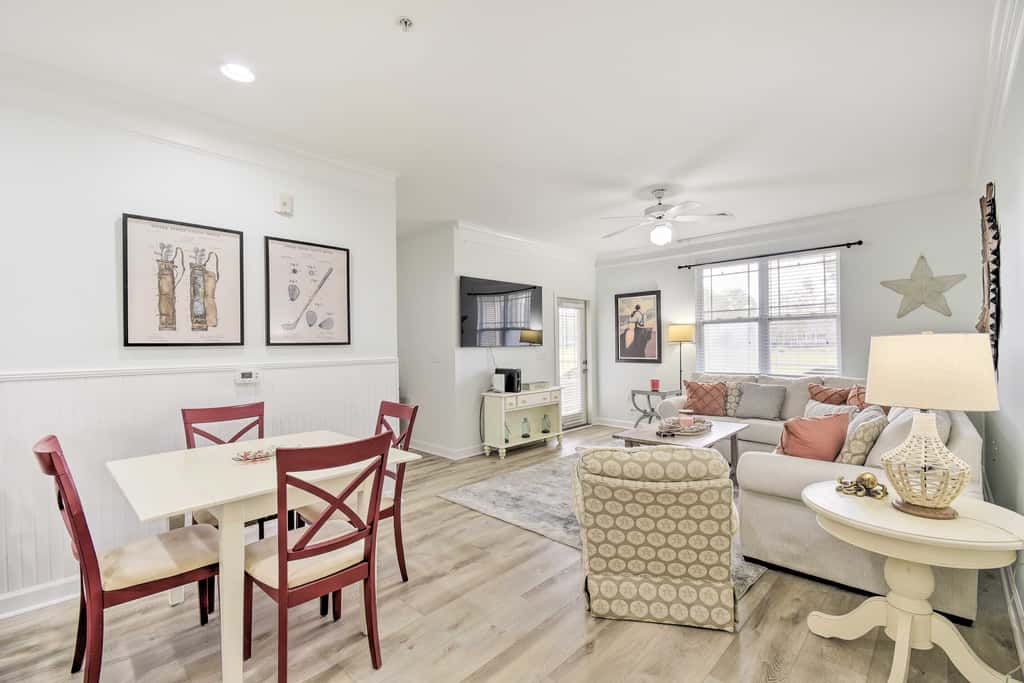 Calabash Condo w/ Patio + Golf Course Views!