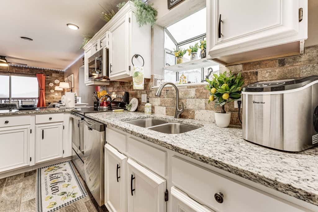 1 Mi to Silver Dollar City! Lake-View Family Haven