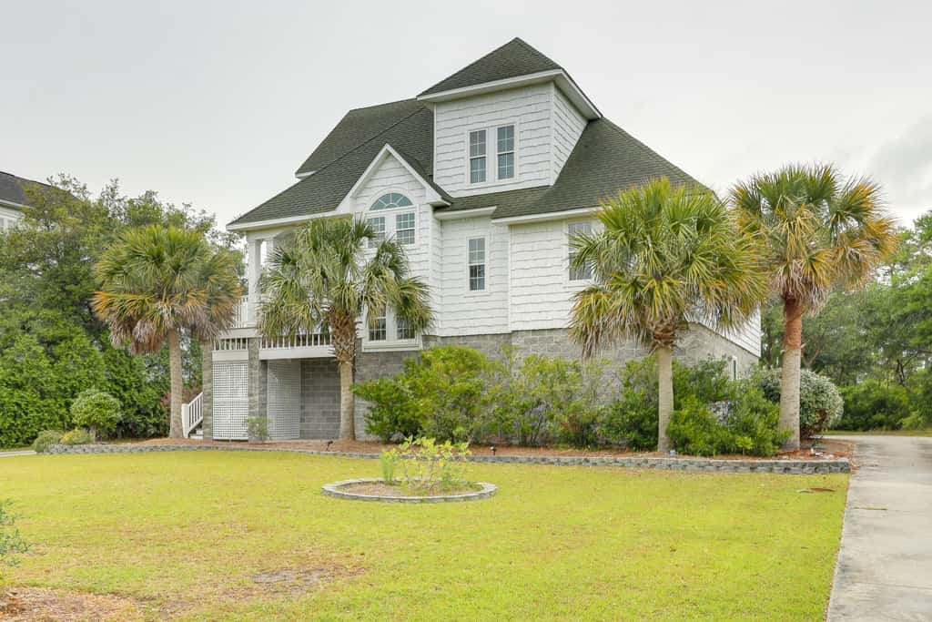 Harkers Island Vacation Rental with Pool Table!